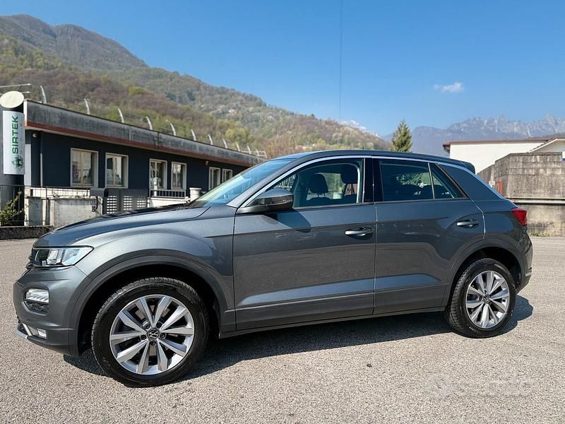 Usata VW T-Roc Business 150 CV (110 kW) 2021 Grigio SUV