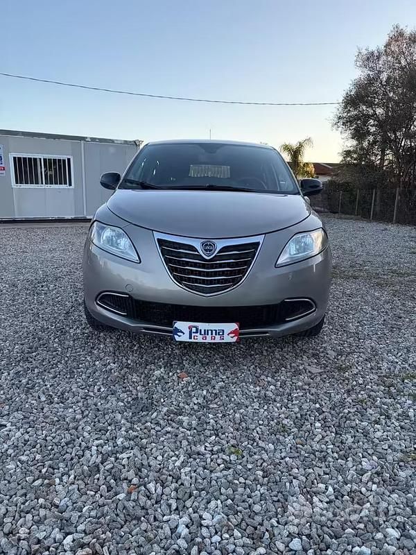 Usata Lancia Ypsilon S 85 CV (62 kW) 2012 Marrone Utilitaria