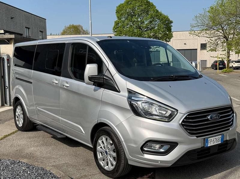 Usata Ford Tourneo Custom Titanium 131 CV (96 kW) 2018 Argento fioretto metallizzato Furgone