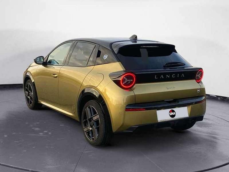 Usata Lancia Ypsilon 2024 Vernice oro con tetto nero Utilitaria