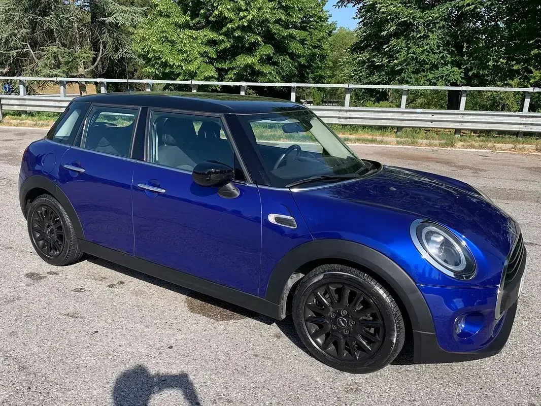 Usata Mini ONE 102 CV (75 kW) 2019 Blu/azzurro Utilitaria