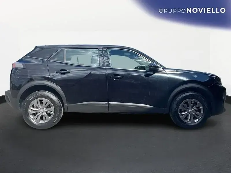 Käytetty Peugeot 2008 Active 131 HP (96 kW) 2023 Musta Katumaasturi