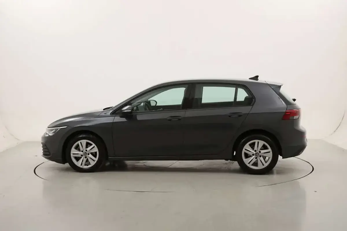 Usata VW Golf VIII Life 116 CV (85 kW) 2022 Grigio Berlina