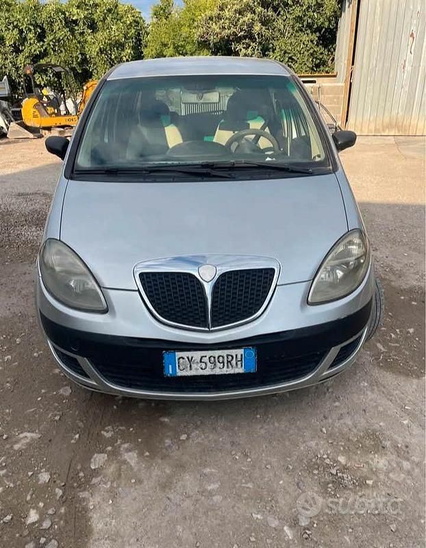 Usata Lancia Musa 90 CV (66 kW) 2005 Grigio Monovolume