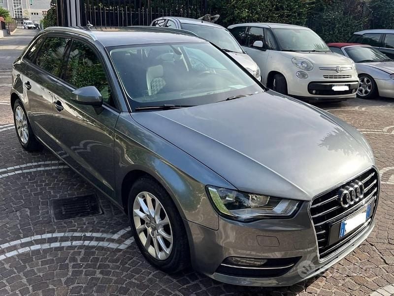 Grigio(met.) Usata 2015 Audi A3 Sportback Ambition Due volumi | 9490 € (Ottimo prezzo) - Immagine 1/4