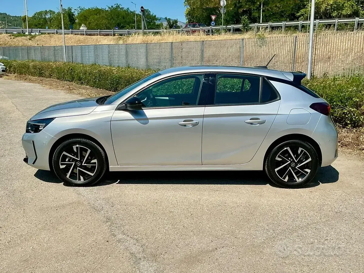 Usata Opel Corsa 101 CV (74 kW) 2025 Grigio Utilitaria