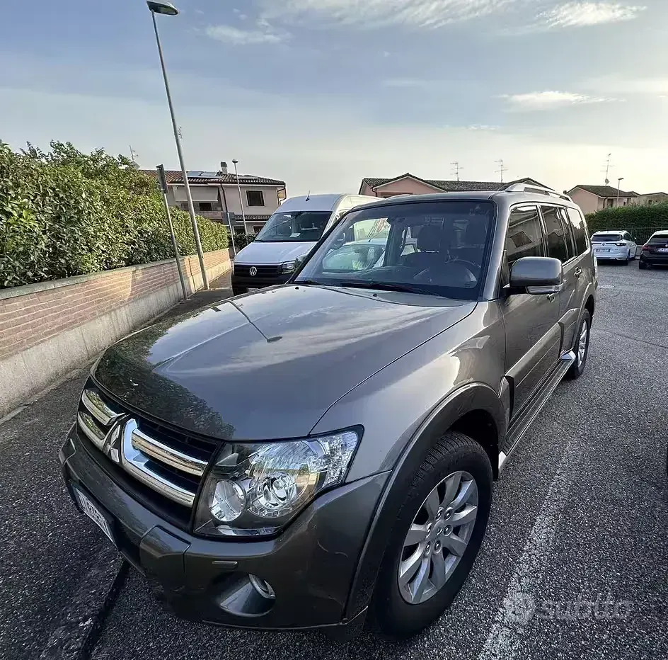 Usata Mitsubishi Pajero Instyle 200 CV (147 kW) 2009 Marrone SUV