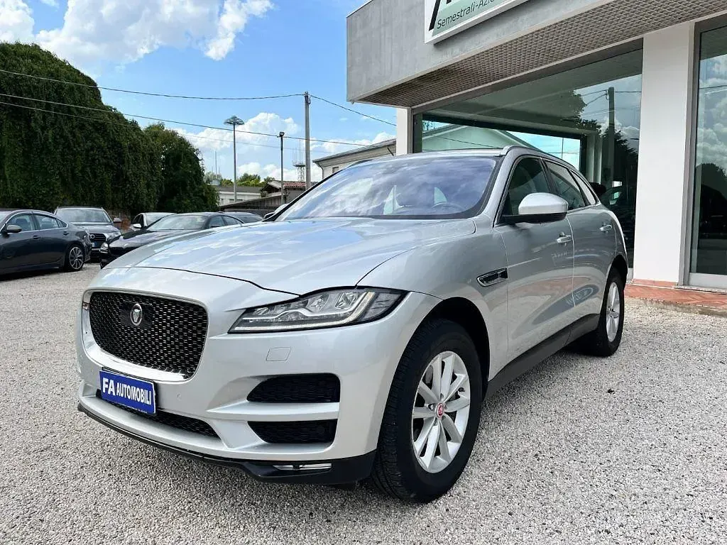 Begagnad Jaguar F-Pace Portfolio 300 HK (220 kW) 2016 Grå SUV