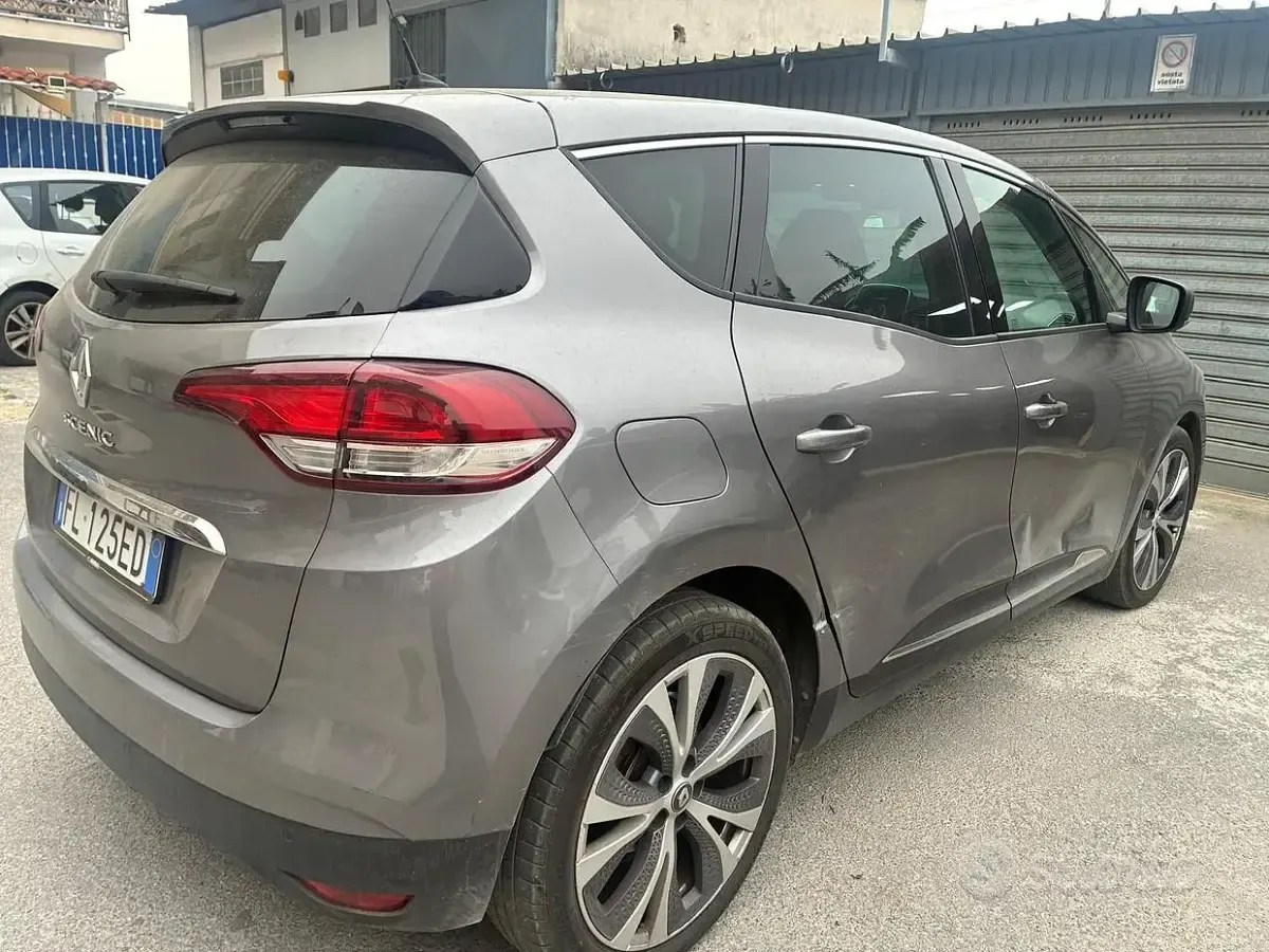 Usata Renault Scénic 110 CV (80 kW) 2017 Grigio Monovolume