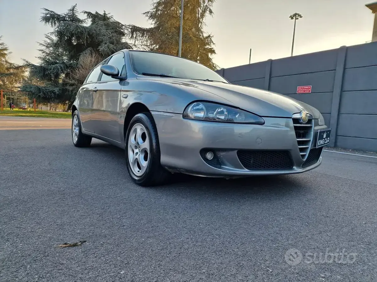 Begagnad Alfa Romeo 147 Exclusive 120 HK (88 kW) 2006 Grå Halvkombi