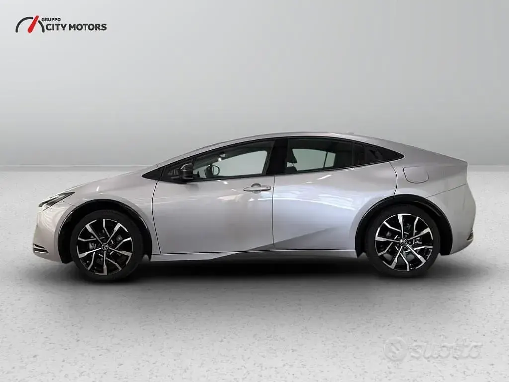 Usata Toyota Prius Lounge 223 CV (164 kW) 2025 Grigio Utilitaria