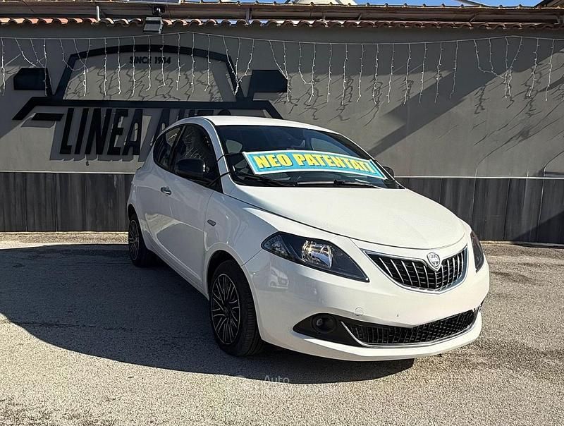 Usata Lancia Ypsilon 69 CV (50 kW) 2023 Bianco Utilitaria
