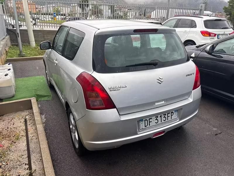 Usata Suzuki Swift GL 92 CV (67 kW) 2007 Argento Utilitaria