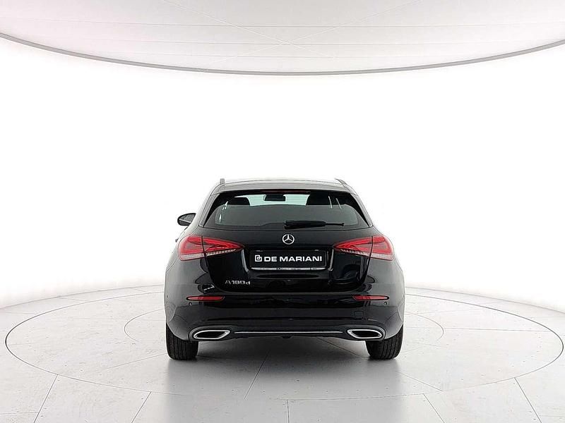 Usata Mercedes A180 116 CV (85 kW) 2021 Nero cosmo Berlina