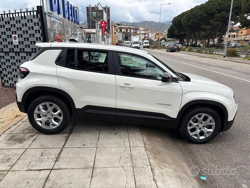 Käytetty Jeep Avenger 100 HP (73 kW) 2024 Valkoinen Katumaasturi
