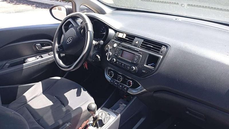 Käytetty Kia Rio LX 86 HP (63 kW) 2012 Musta Sedan