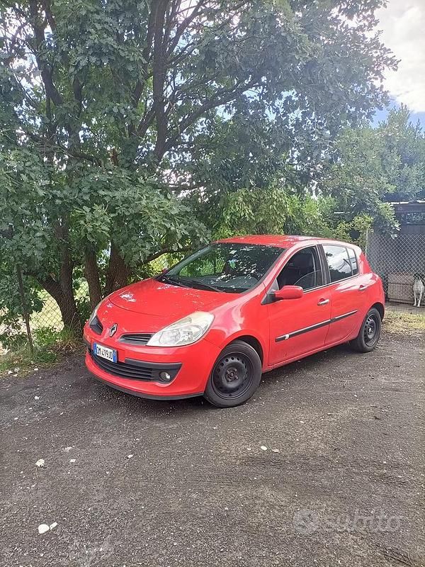 Usata 2007 Renault Clio III LE Tre volumi | 1000 € (Buon prezzo) - Immagine 1/4