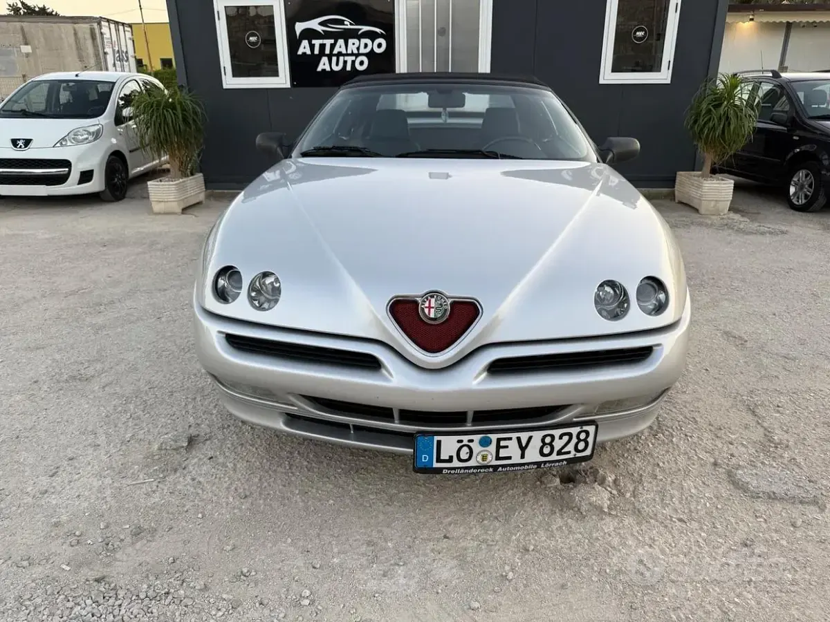 Usata Alfa Romeo Spider 150 CV (110 kW) 2001 Grigio Cabrio