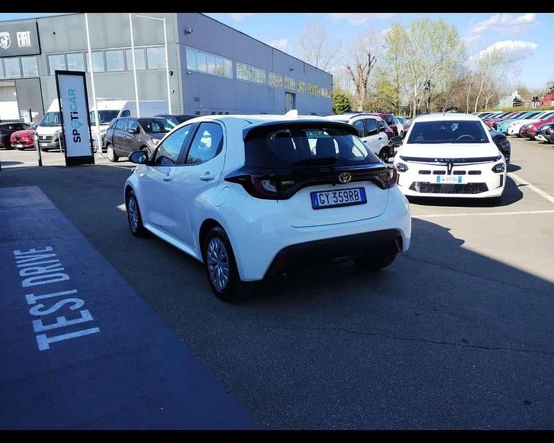 Usata Toyota Yaris Hybrid Active 92 CV (67 kW) 2025 Bianco Berlina