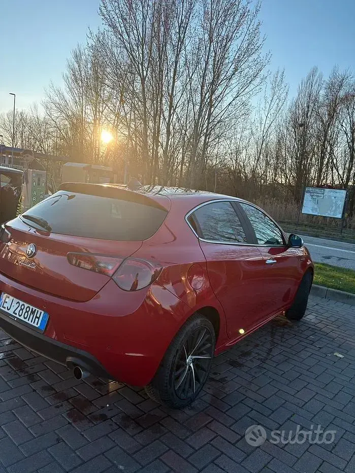 Usata Alfa Romeo Giulietta 140 CV (102 kW) 2011 Rosso Utilitaria
