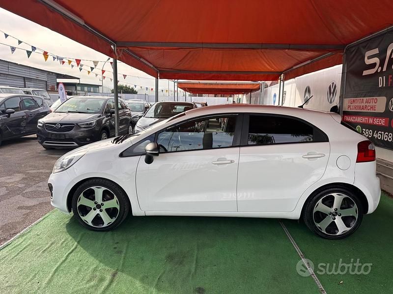 Usata Kia Rio 74 CV (54 kW) 2014 Bianco Berlina