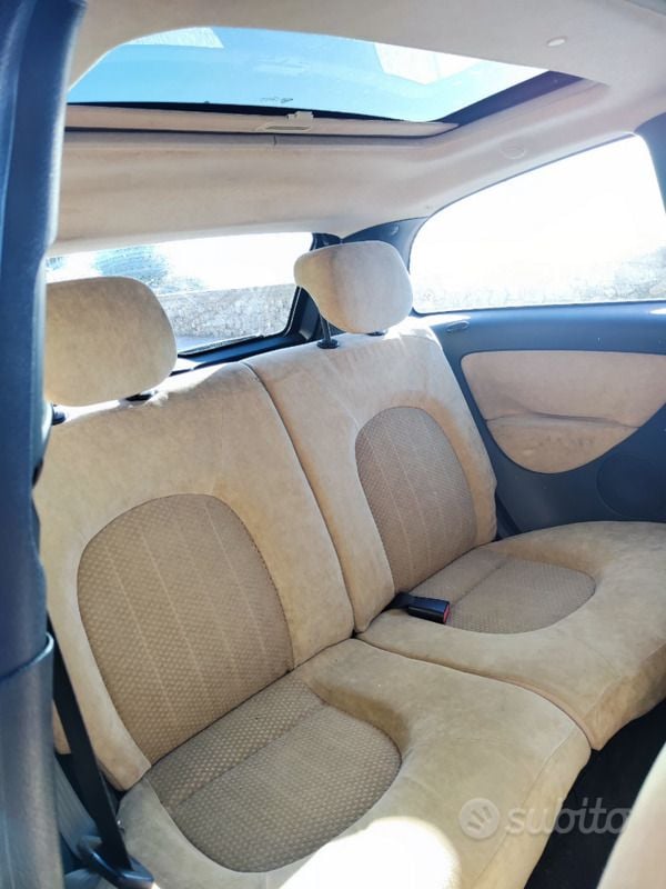 Usata Lancia Ypsilon 70 CV (51 kW) 2004 Grigio Utilitaria