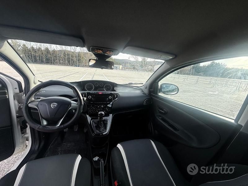 Usata Lancia Ypsilon 69 CV (50 kW) 2014 Bianco Utilitaria