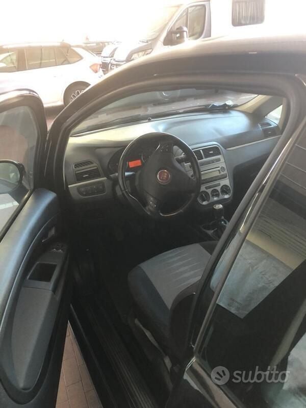 Usata Fiat Grande Punto 77 CV (56 kW) 2010 Nero Utilitaria