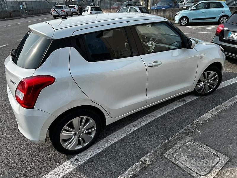 Usata Suzuki Swift Cool 90 CV (66 kW) 2019 Bianco Utilitaria