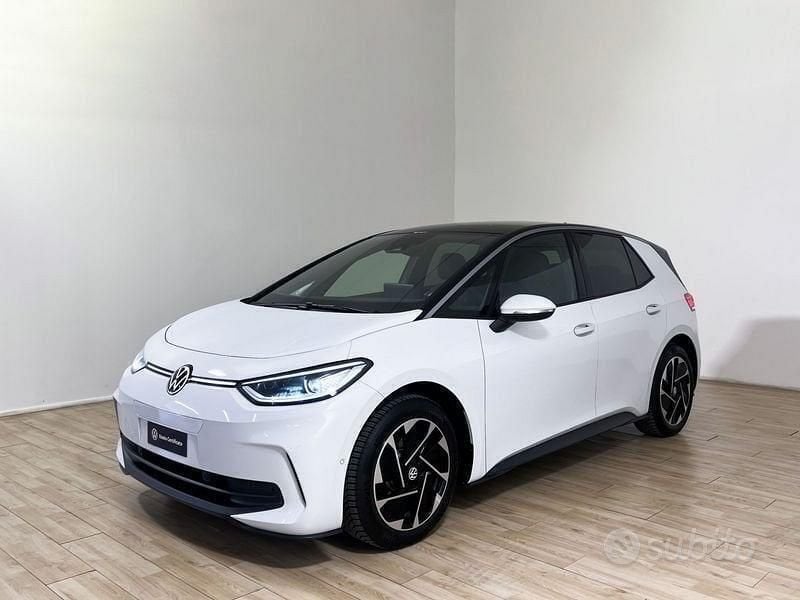 Glacier white Usata 2024 VW ID.3 Pro Performance Due volumi | 29.990 € (Buon prezzo) - Immagine 1/4