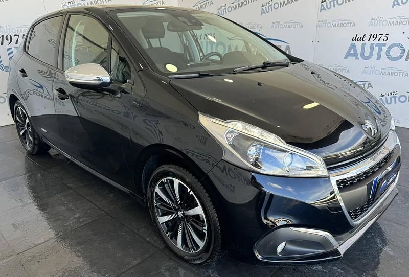 Usata Peugeot 208 Signature Sky 102 CV (75 kW) 2019 Nero Utilitaria