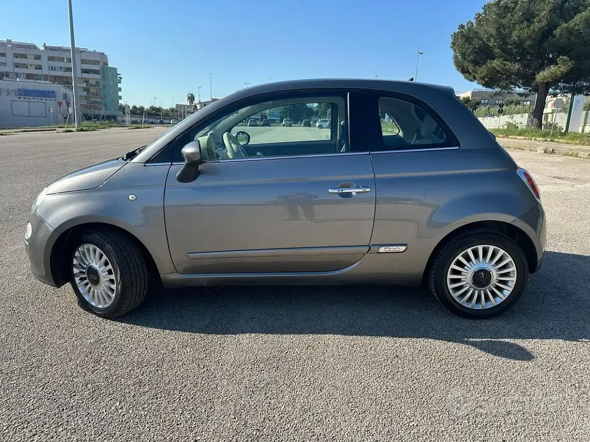 Begagnad Fiat 500 Lounge 69 HK (50 kW) 2012 Grå Sedan