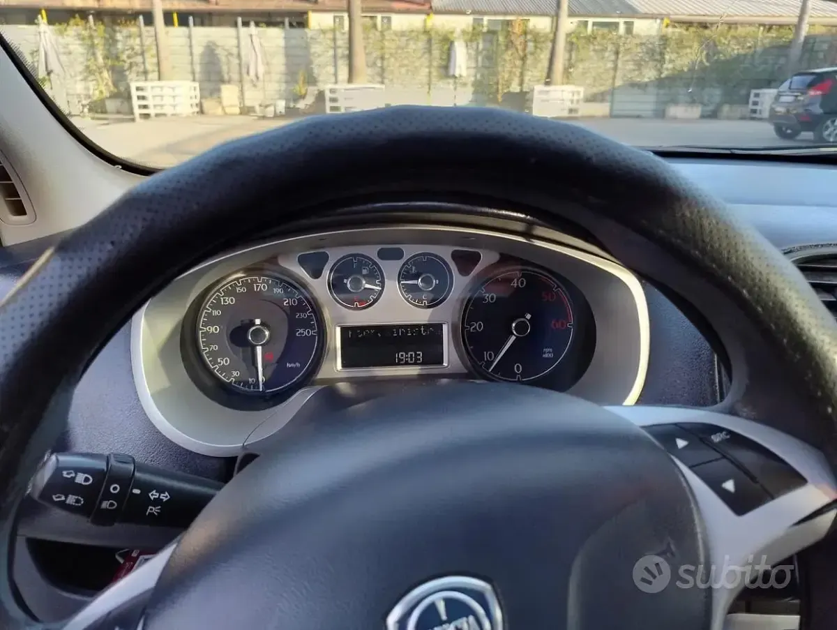 Usata Lancia Delta 105 CV (77 kW) 2009 Nero Utilitaria