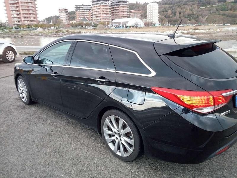 Usata Hyundai i40 Style 136 CV (100 kW) 2011 Nero Station wagon