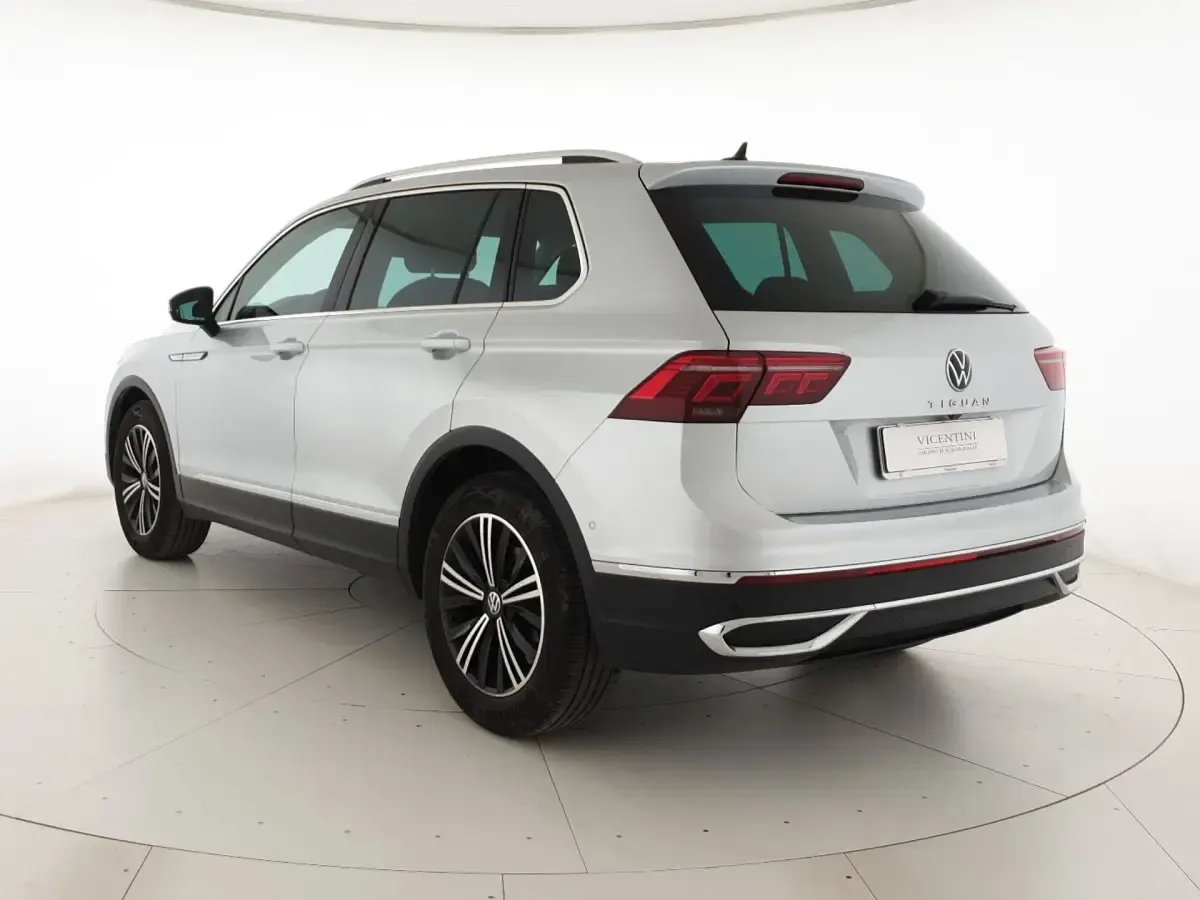 Usata VW Tiguan Elegance 150 CV (110 kW) 2023 Reflex silver metallizzato SUV