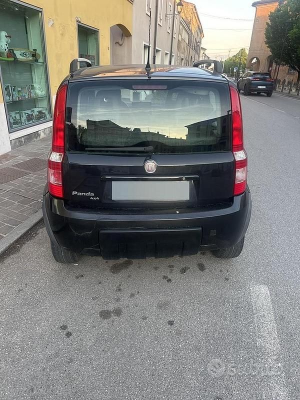 Usata Fiat Panda 4x4 80 CV (58 kW) 2010 Nero Utilitaria
