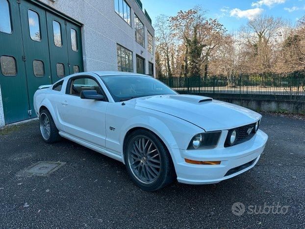 Usata Ford Mustang GT 305 CV (224 kW) 2008 Bianco Coupé