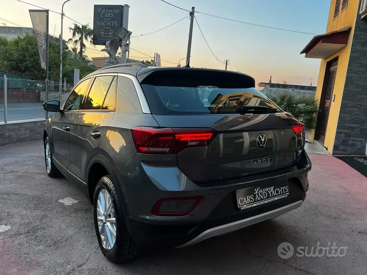 Usata VW T-Roc 150 CV (110 kW) 2023 Grigio SUV