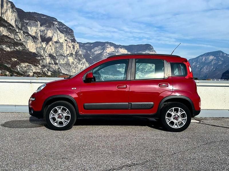 Usata Fiat Panda 4x4 S 95 CV (69 kW) 2016 Rosso Utilitaria