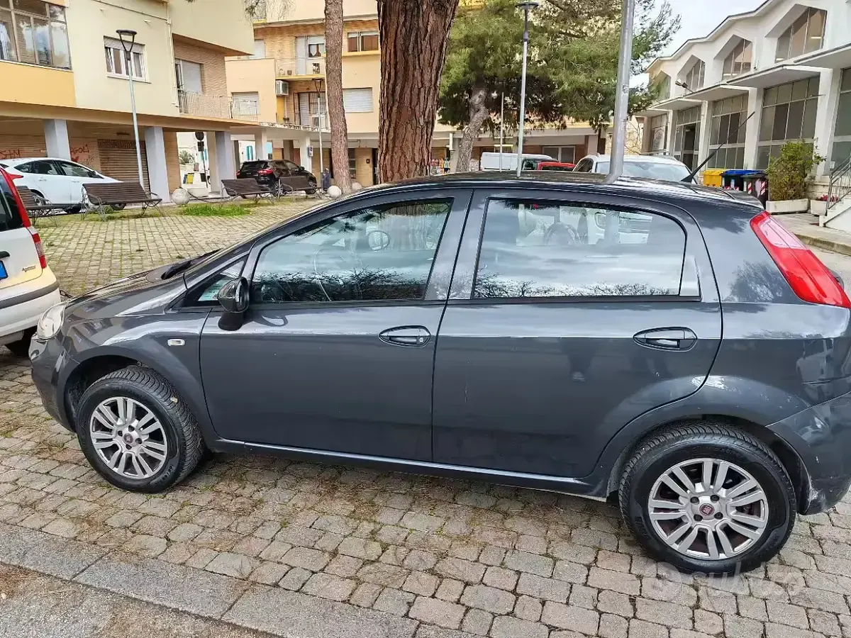 Usata Fiat Punto 77 CV (56 kW) 2015 Utilitaria