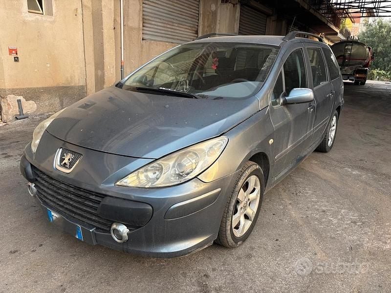 Grigio Usata 2006 Peugeot 307 Station wagon | 1000 € (Buon prezzo) - Immagine 1/4