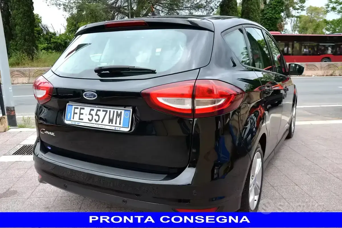 Begagnad Ford C-MAX 120 HK (88 kW) 2016 Svart Minibuss