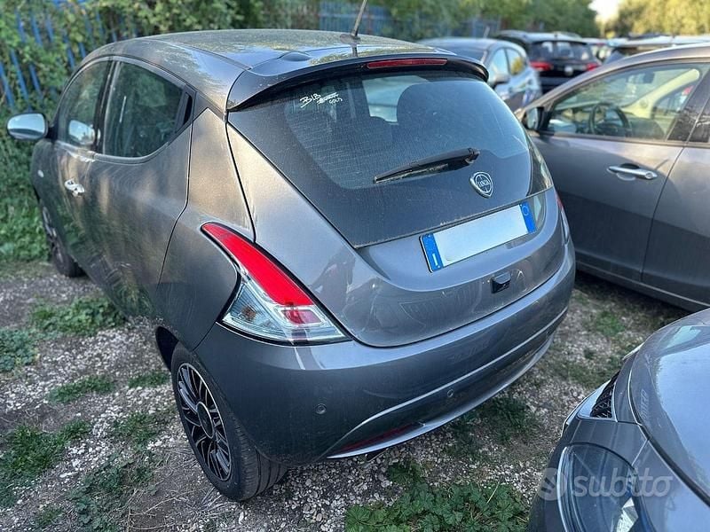 Occasion Lancia Ypsilon S 70 PK (51 kW) 2024 Grijs Hatchback