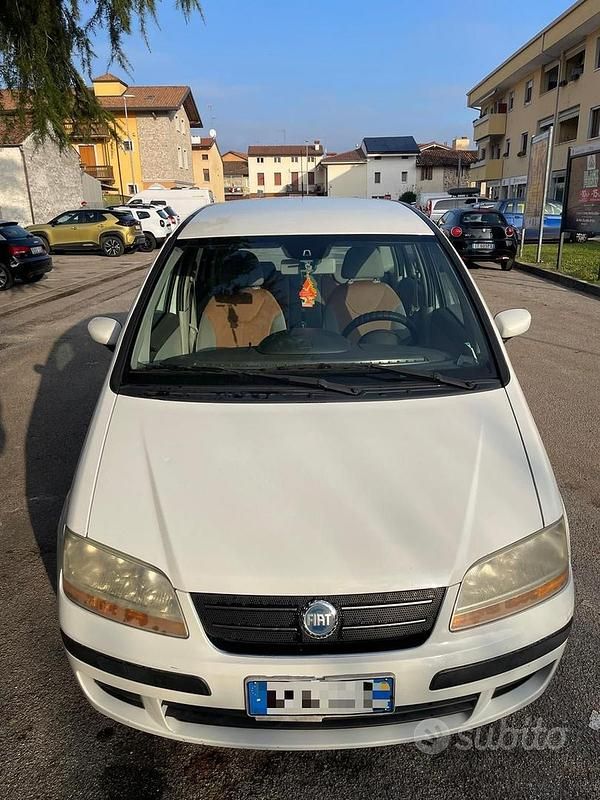 Bianco Usata 2004 Fiat Idea Monovolume | 1800 € (Buon prezzo) - Immagine 1/4