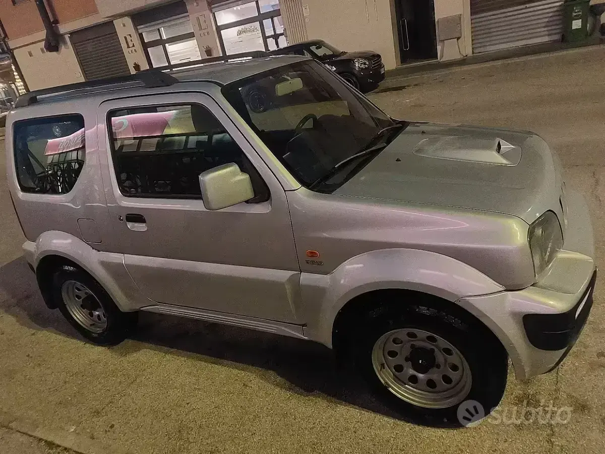 Usata Suzuki Jimny 86 CV (63 kW) 2006 Grigio SUV