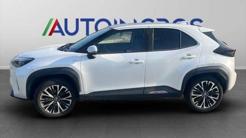 Usata Toyota Yaris Cross Lounge 92 CV (67 kW) 2022 Bianco SUV