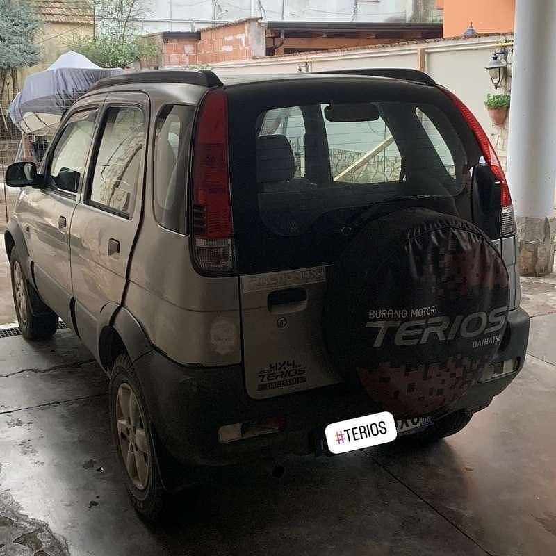 Usata Daihatsu Terios 86 CV (63 kW) 2005 Grigio SUV