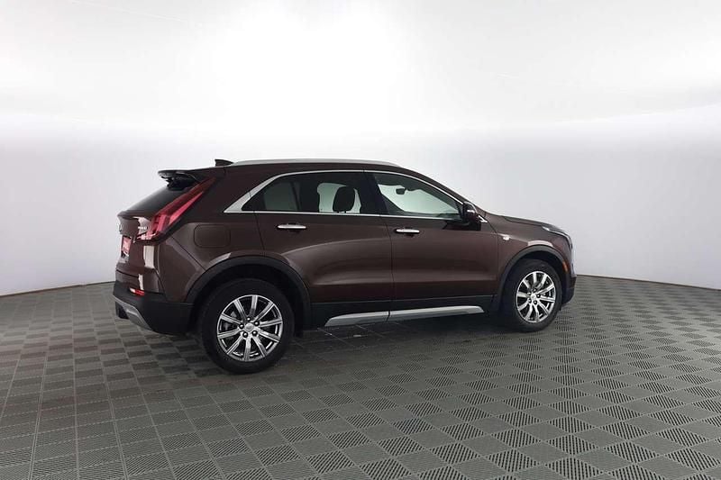 Usata Cadillac XT4 174 CV (127 kW) 2022 Rosewood red SUV