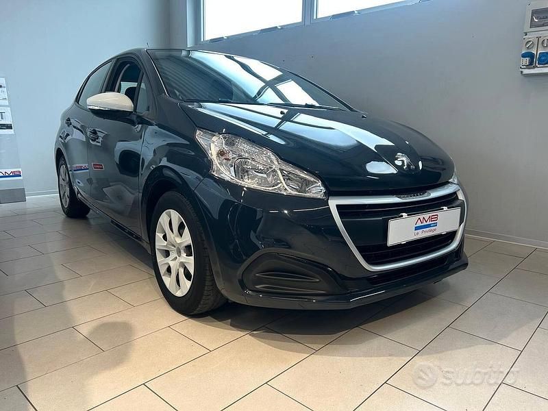 Usata Peugeot 208 Signature Sky 83 CV (61 kW) 2019 Nero Utilitaria
