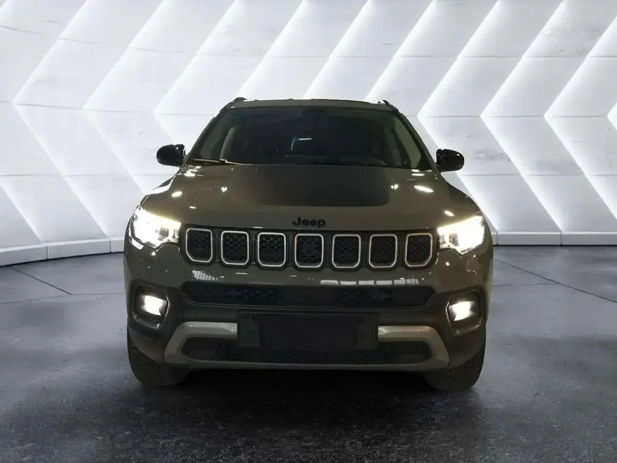Usata Jeep Compass 241 CV (177 kW) 2023 Grigio SUV